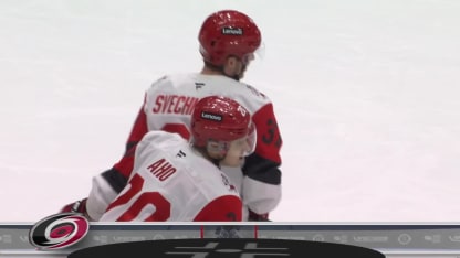 Aho laukoo kiekon tyhjiin