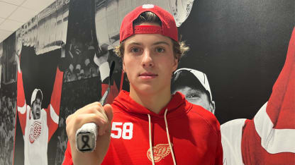 Emmitt Finnie honors mom for Red Wings Hockey Fights Cancer Night