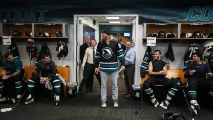 San Francisco 49ers cheer on San Jose Sharks 